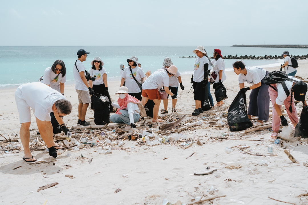 Collective Beach Cleaning by Sumitomo Corporation