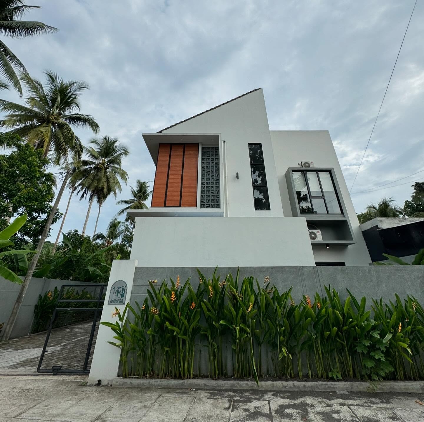 Kamanda House