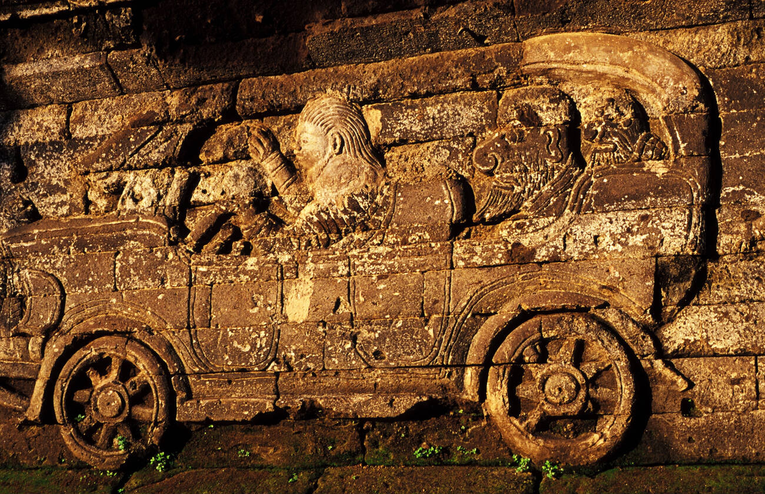 Modern Car Carving at Jagaraga Temple Wall