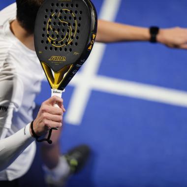 people_doing_paddle_tennis