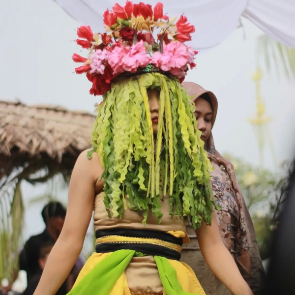 Selection of seblang dancer