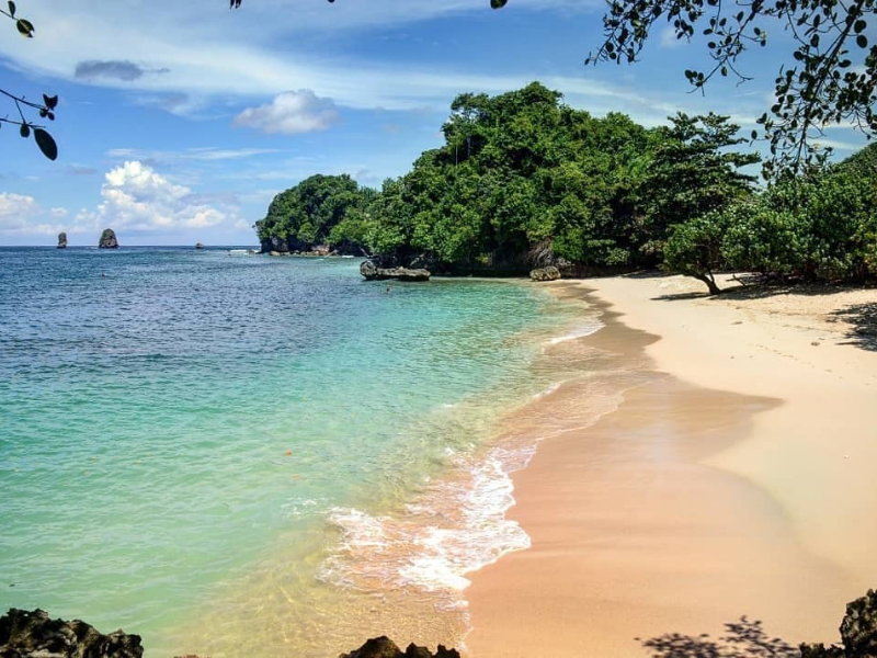 Tiga warna beach