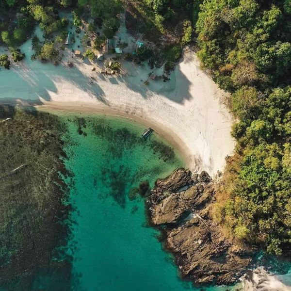 Wedi ireng beach